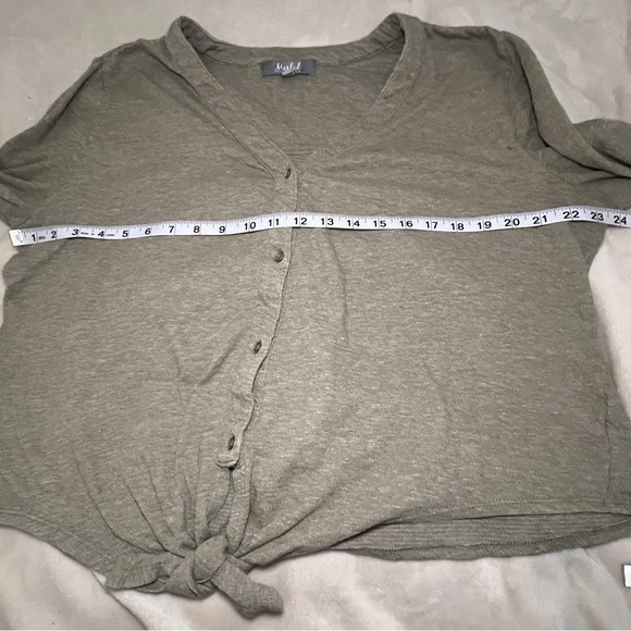 Marled Tie Hem Button Front Crepe Top‎ Size Large Roll Tab Sleeves V Neck A3 - Picture 7 of 12